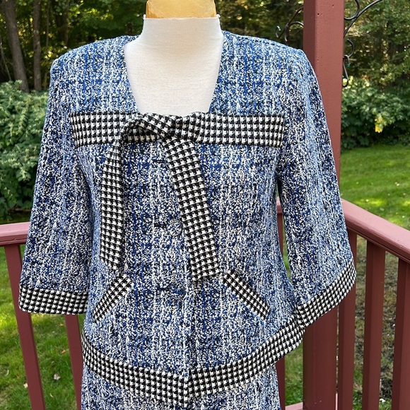 Cabi small reina club blue multi blazer and skirt set. - Picture 4 of 16